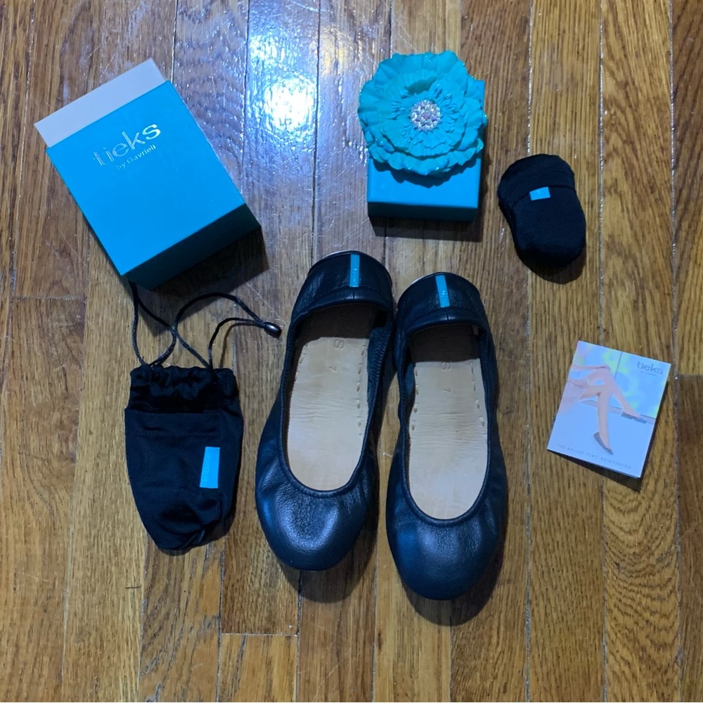 Like new Tieks black size 7
